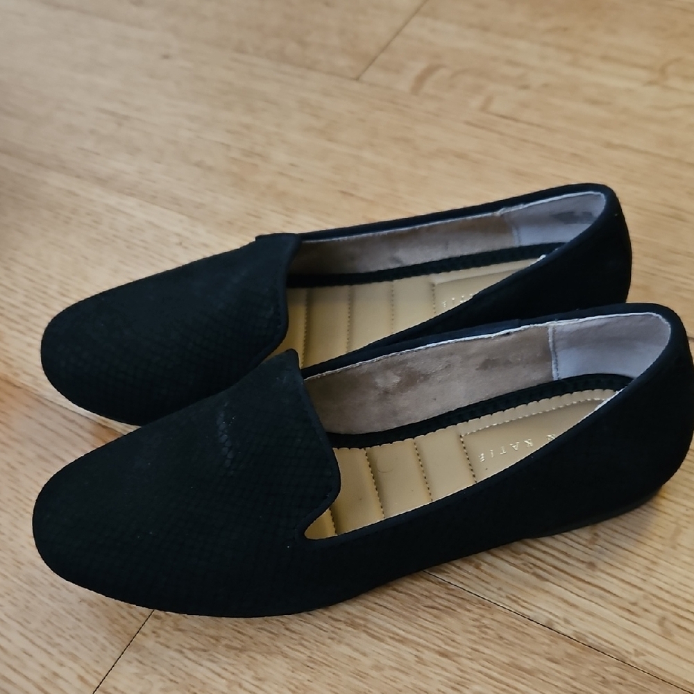 Kelly & Katie Black Women's Loafers (Peyton flat)